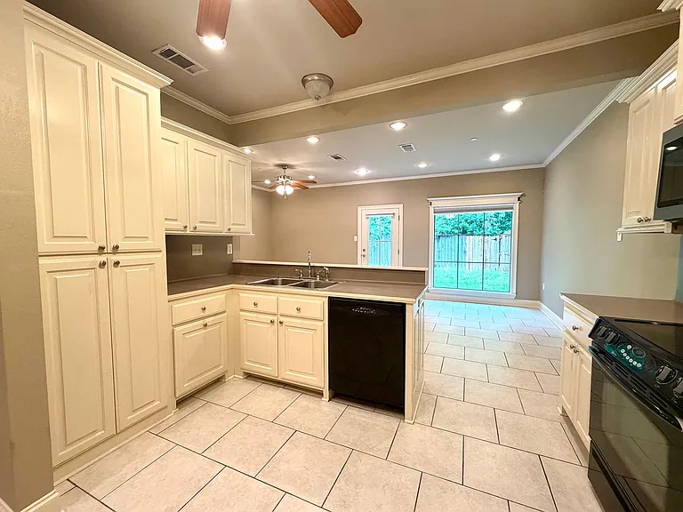 910 S Audubon Place Ave — Photo 4