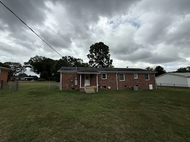216 Fain Dr — Photo 2