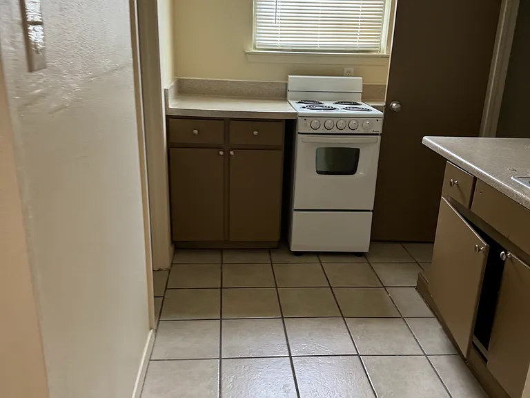 2500 W Hickory St #22 — Photo 3