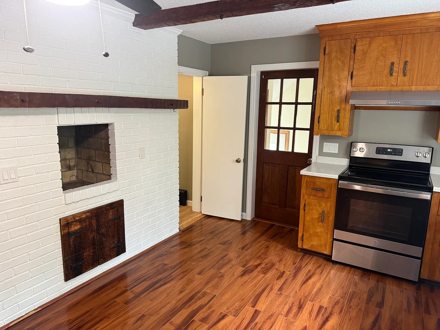 2 bed, 1000 sqft, $1,995 — Photo 3