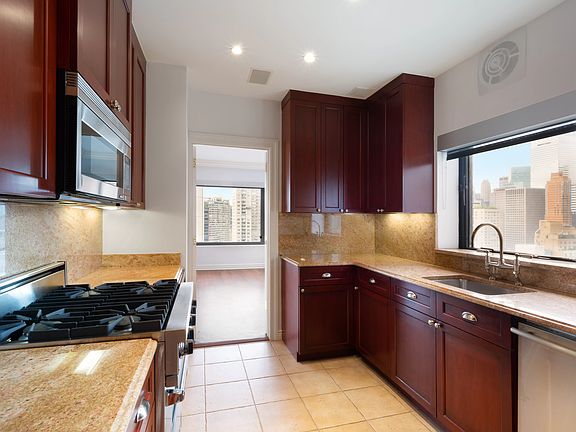 4th image of 425 E 58th St APT 28C
