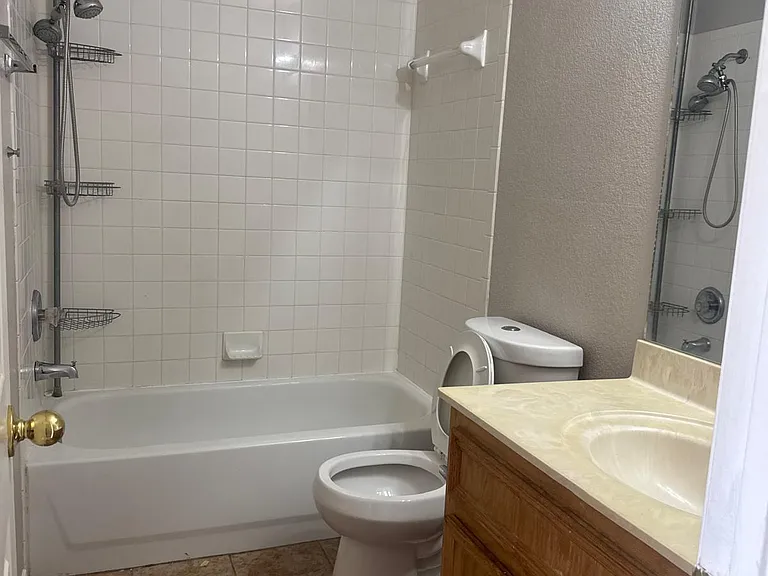 3604 Dustin Ct #B — Photo 9