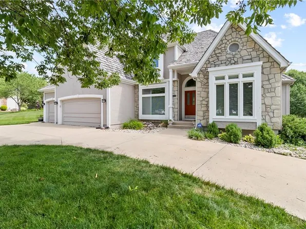5326 W 123rd St, Overland Park, KS 66209