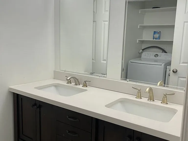 2513 Robinson Pl — Photo 10