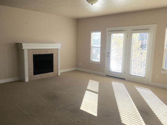 3rd image of 1077 E Quarry View Way