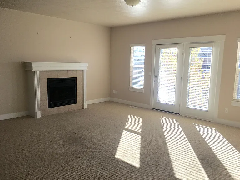 1077 E Quarry View Way — Photo 3