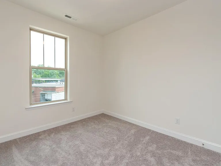 2923 W Trade St — Photo 16