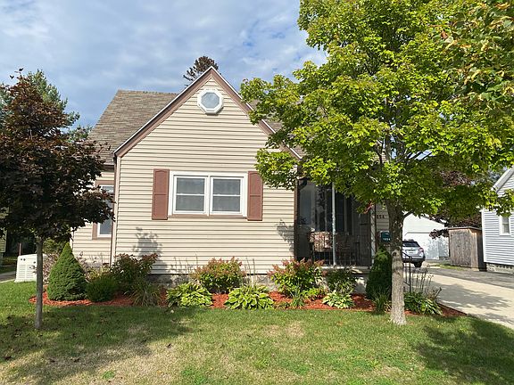 3rd image of 1054 Larke Ave