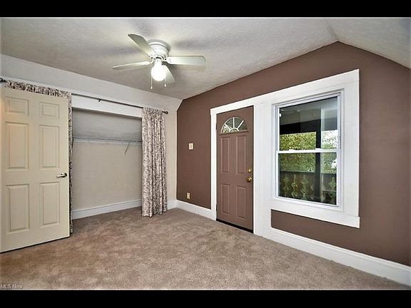 4th image of 3028 W 105th St
