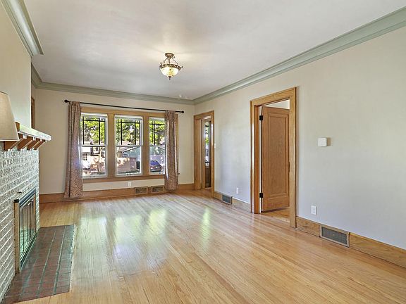 4th image of 704 Monroe AVENUE