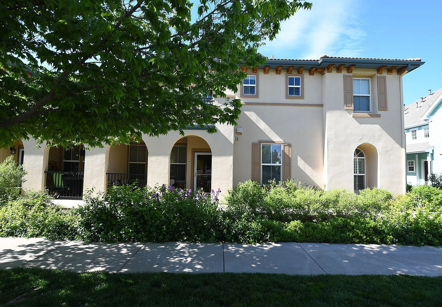 2 bed, 2.0 bath, 1013 sqft, $2,495 — Photo 2
