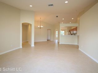 5952 NW Hann Dr, Port Saint Lucie, FL 34986