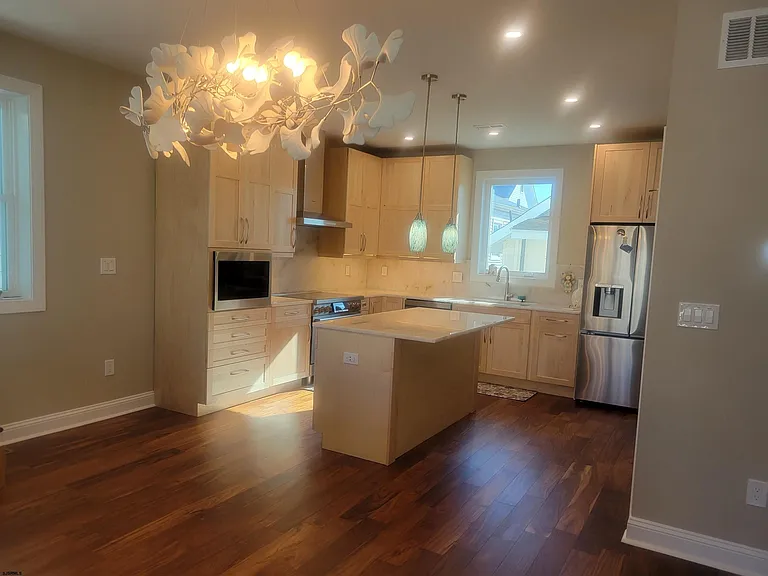 18 N Buffalo Ave — Photo 10