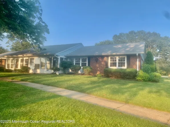 923B Thornhill Court, Lakewood, NJ 08701
