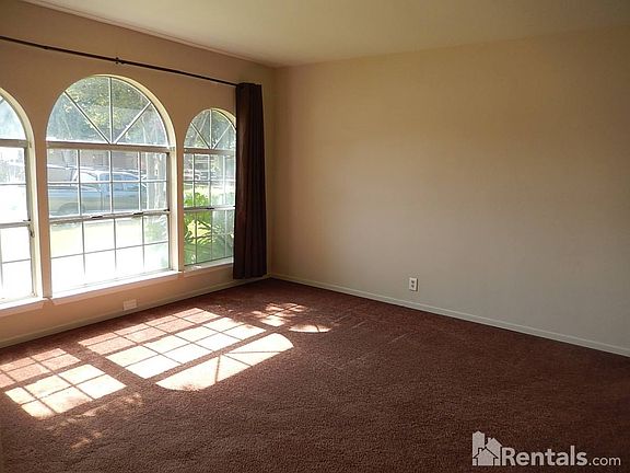 2nd image of 411 N Walnuthaven Dr