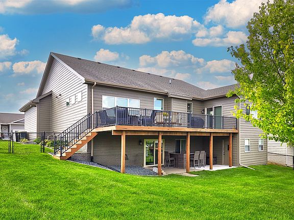 3rd image of 215 Abigail Ln