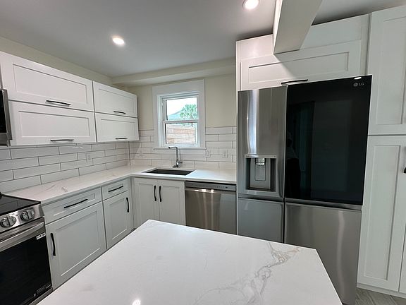 4th image of 808 1st St S #101