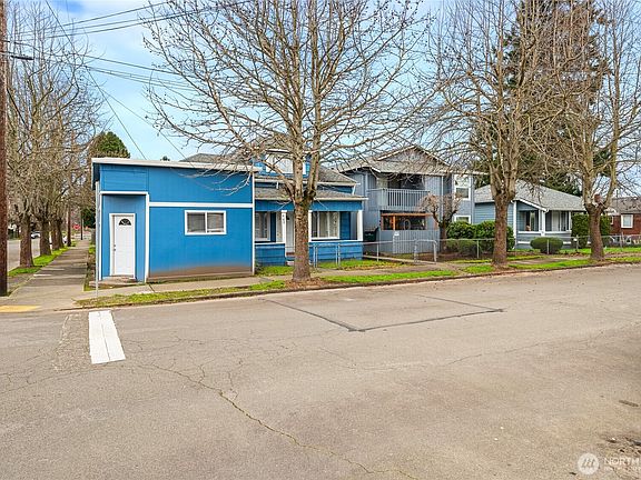 3rd image of 441 445 Smithers Avenue S