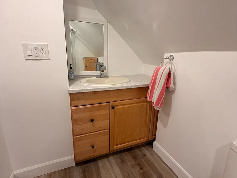25 Glenwood Ave #UPPER — Photo 10