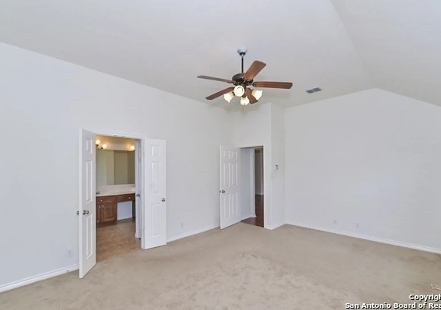 Wonderful Open Floor Plan House — Photo 4