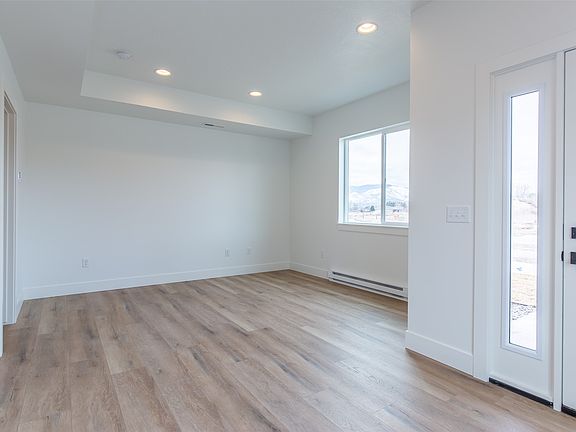 4th image of 2318 A Mary Jane Blvd