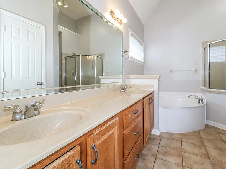 1112 Averett Ln — Photo 11
