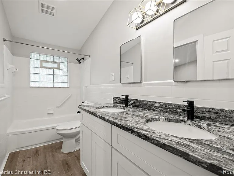 29464 Fairfax St — Photo 13