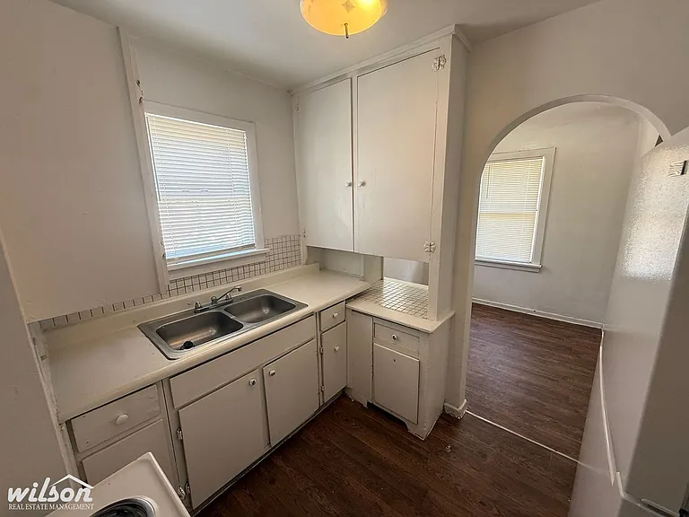 1403 W Lincoln Ave — Photo 7