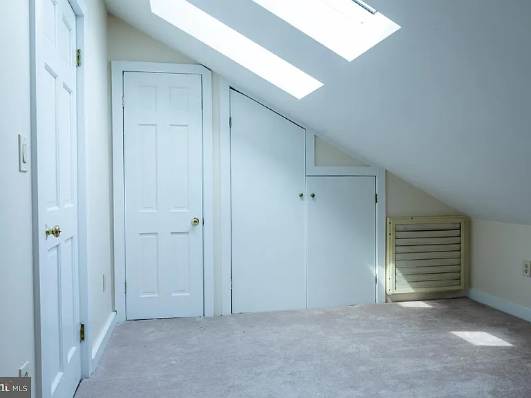 2031 Hillside Dr — Photo 27