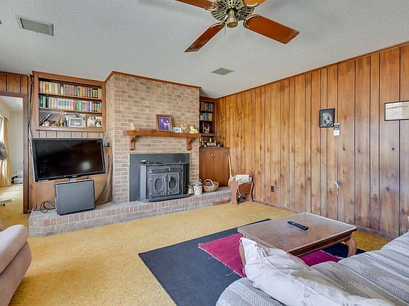 5th image of 1234 Country Club Dr