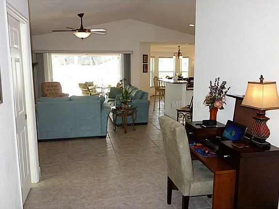 4th image of 200 Jennifer Dr