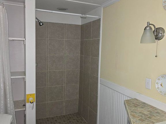 4th image of 2774 E River Rd