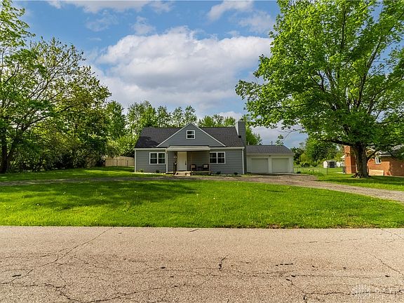 2nd image of 3923 Fieldcrest Dr