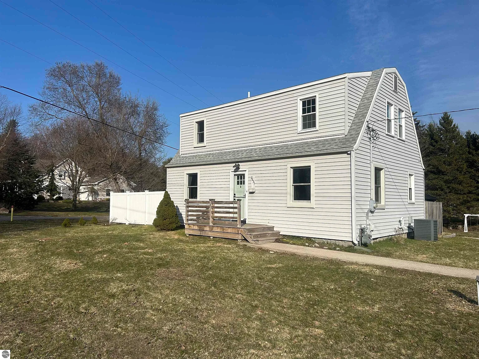 2631 Lakeshore Rd photo 1