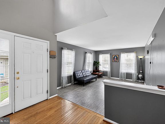 3rd image of 111 Raintree Xing