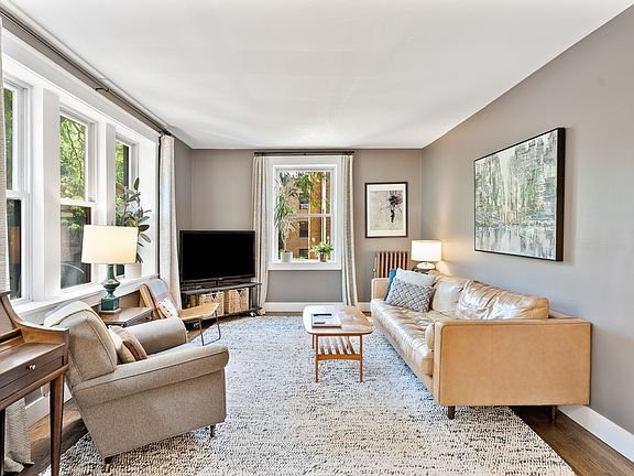 5th image of 714 W Buena Ave #B
