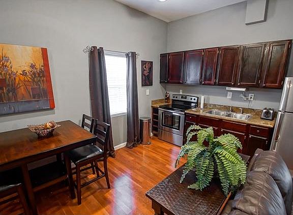4th image of 14 Tennyson Pl