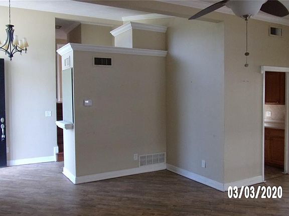 3rd image of 920 Avenue T SE