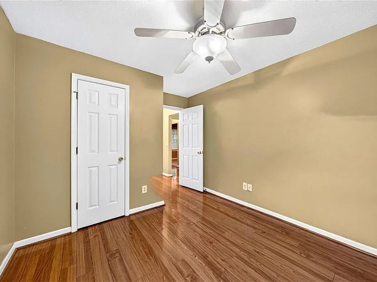 744 W Vincent Dr — Photo 30