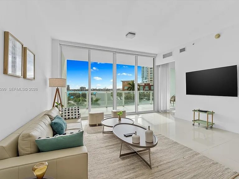 2020 N Bayshore Dr #605 — Photo 6