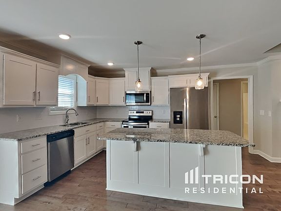 5th image of 704 Persimmon Pl