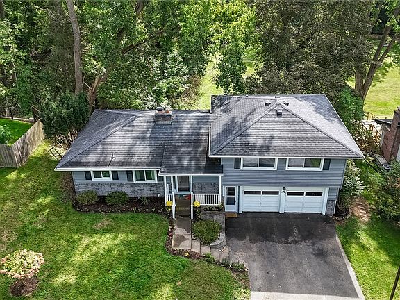 3rd image of 112 Burrows Hills Dr