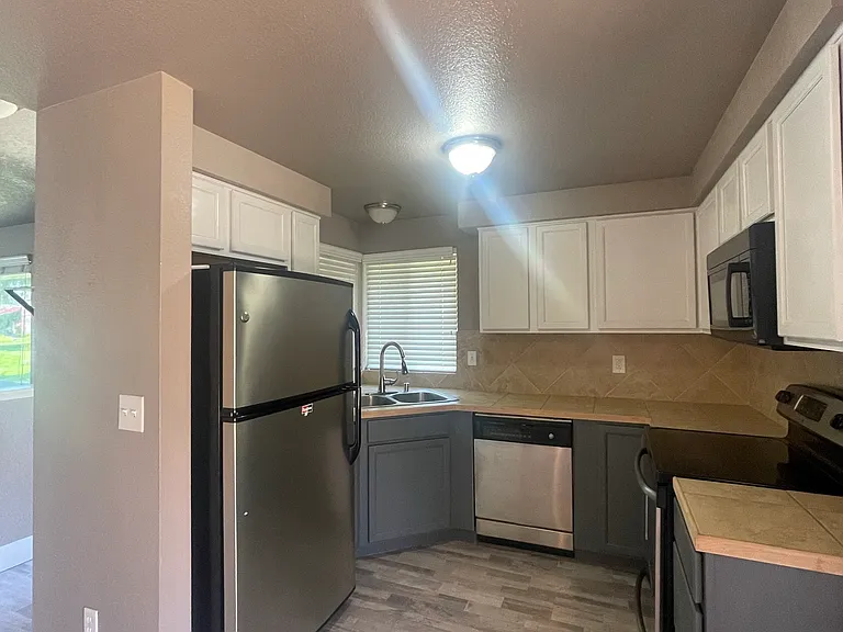 649 Bavarian Ln SE — Photo 2