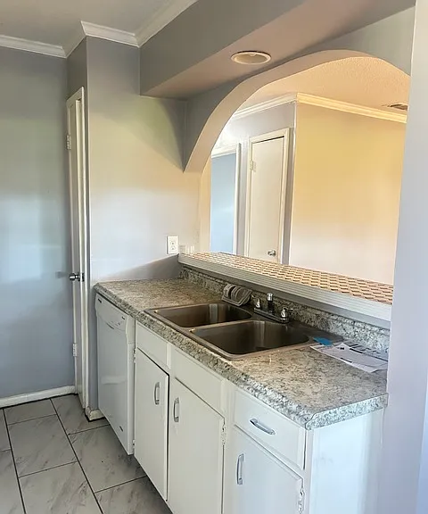 1051 Country Club Dr #28-28-G — Photo 6
