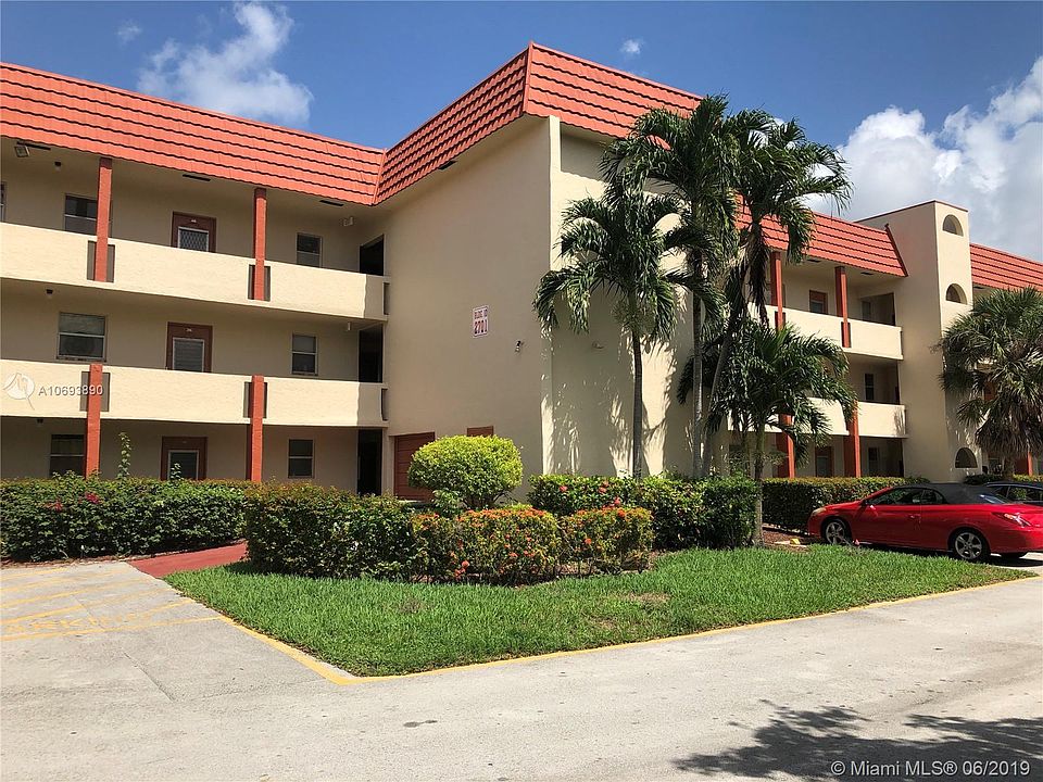 1st image of 2701 E Sunrise Lakes Dr #107