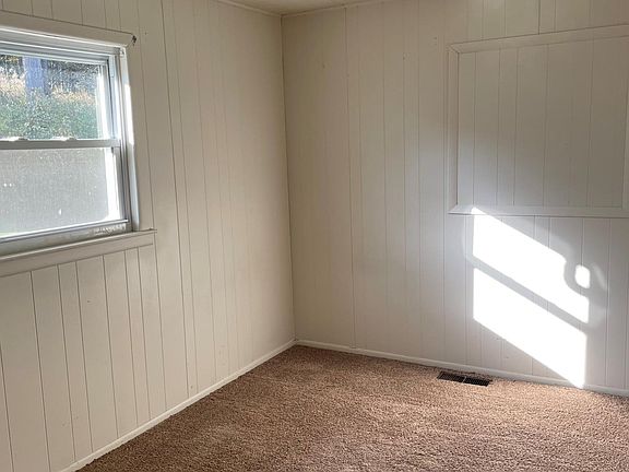 5th image of 2904 Main St