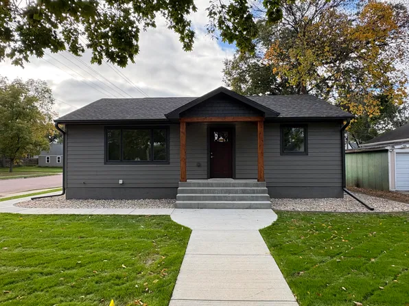 621 S Minnesota St, Mitchell, SD 57301