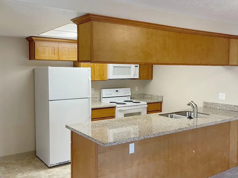 Roxclif Apartments — Photo 32