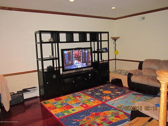 3rd image of 43 Manor Dr