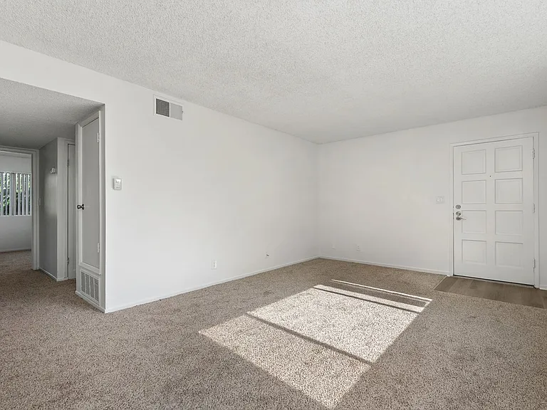 Sutter's Mill Apartments — Photo 32